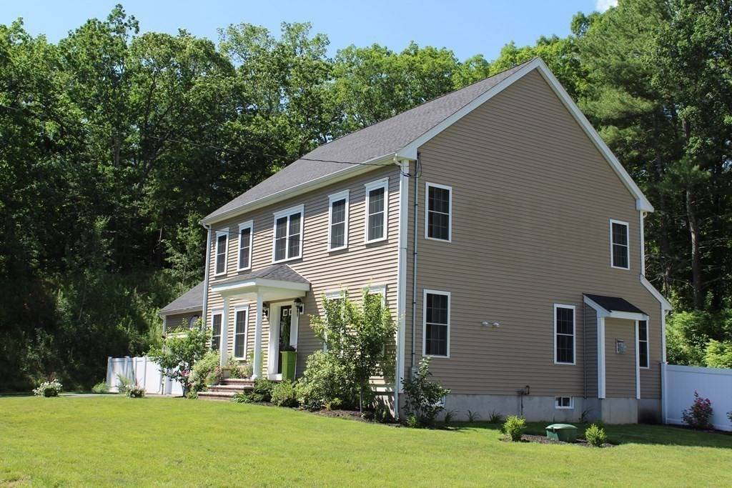 Wrentham, MA 02093,71 Bennett St