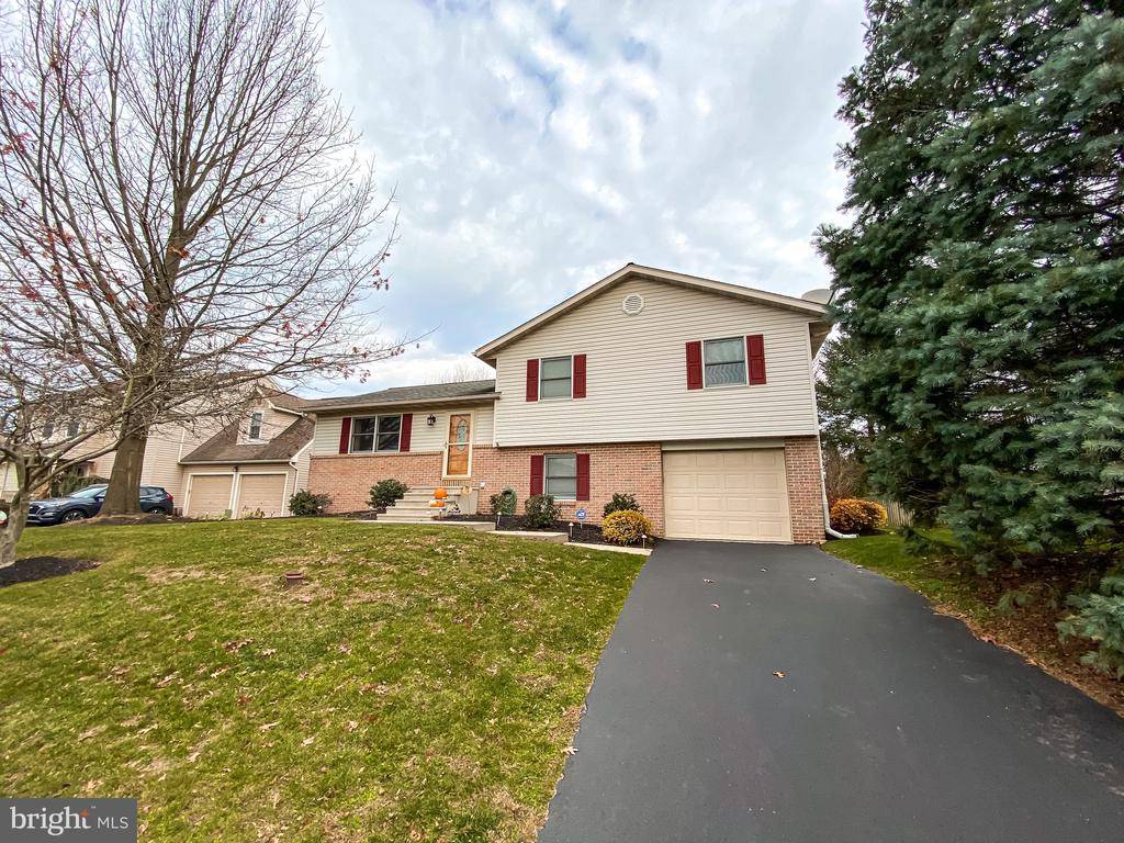 Blandon, PA 19510,329 SOONER LN