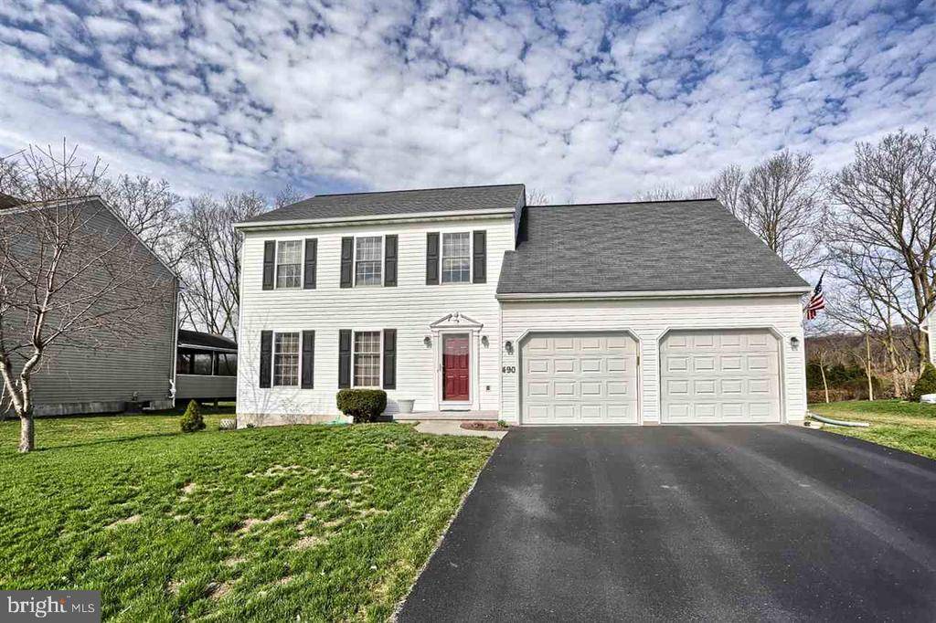 Mount Wolf, PA 17347,490 APPLE TREE LN