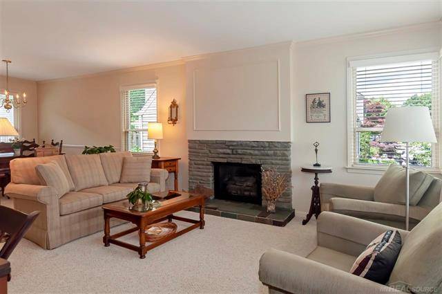 Grosse Pointe Woods, MI 48236,1645 FORD COURT