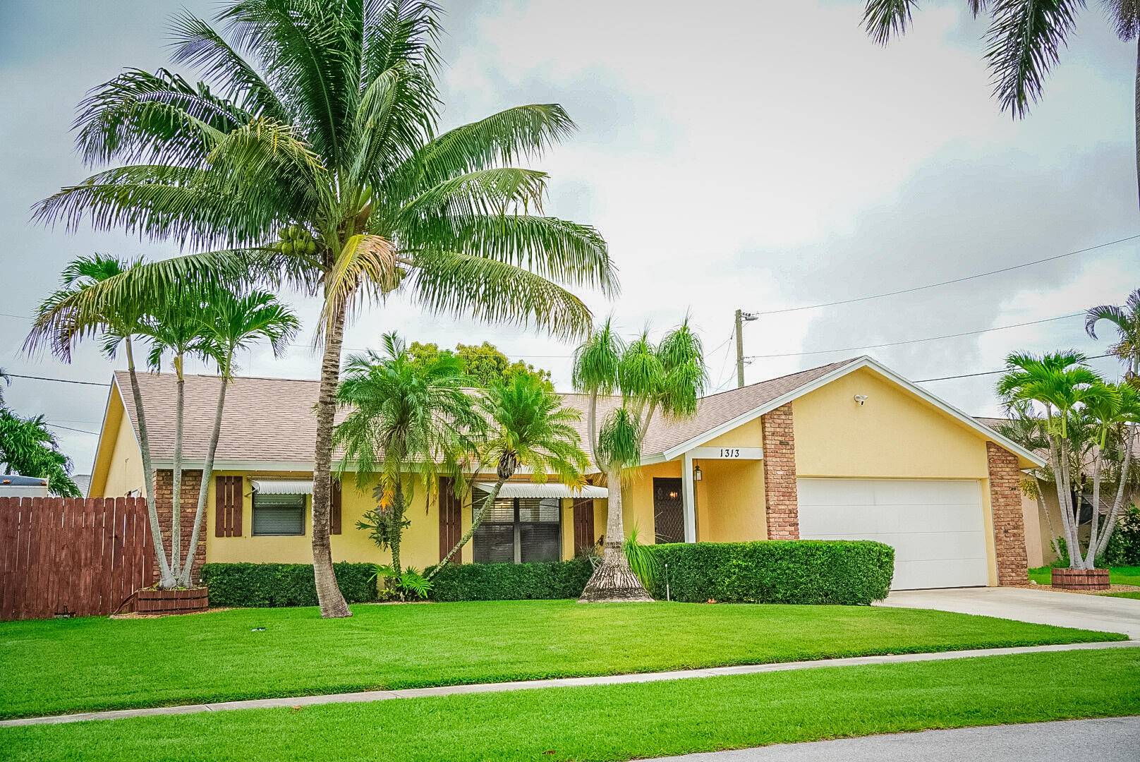 Lantana, FL 33462,1313 Caribbean WAY