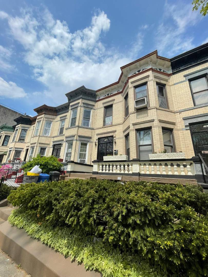 Brooklyn, NY 11225,165 Sterling st