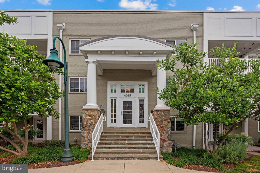 Arlington, VA 22204,4089 S FOUR MILE RUN DR #401