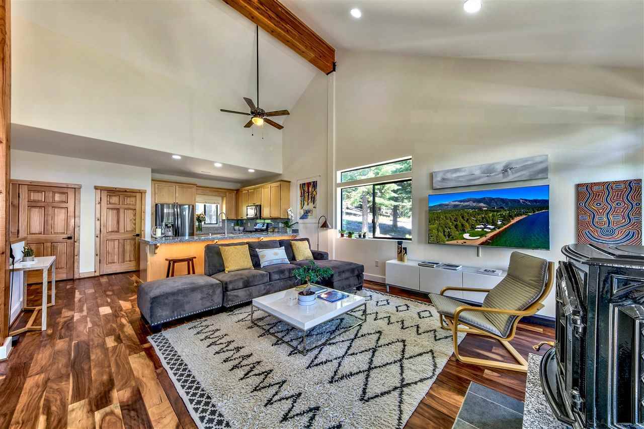 Truckee, CA 96161,16388 Skislope Way #4