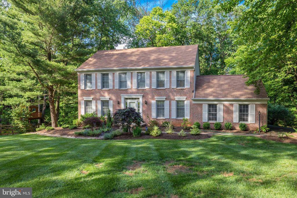 Oakton, VA 22124,10858 MEADOW POND LN