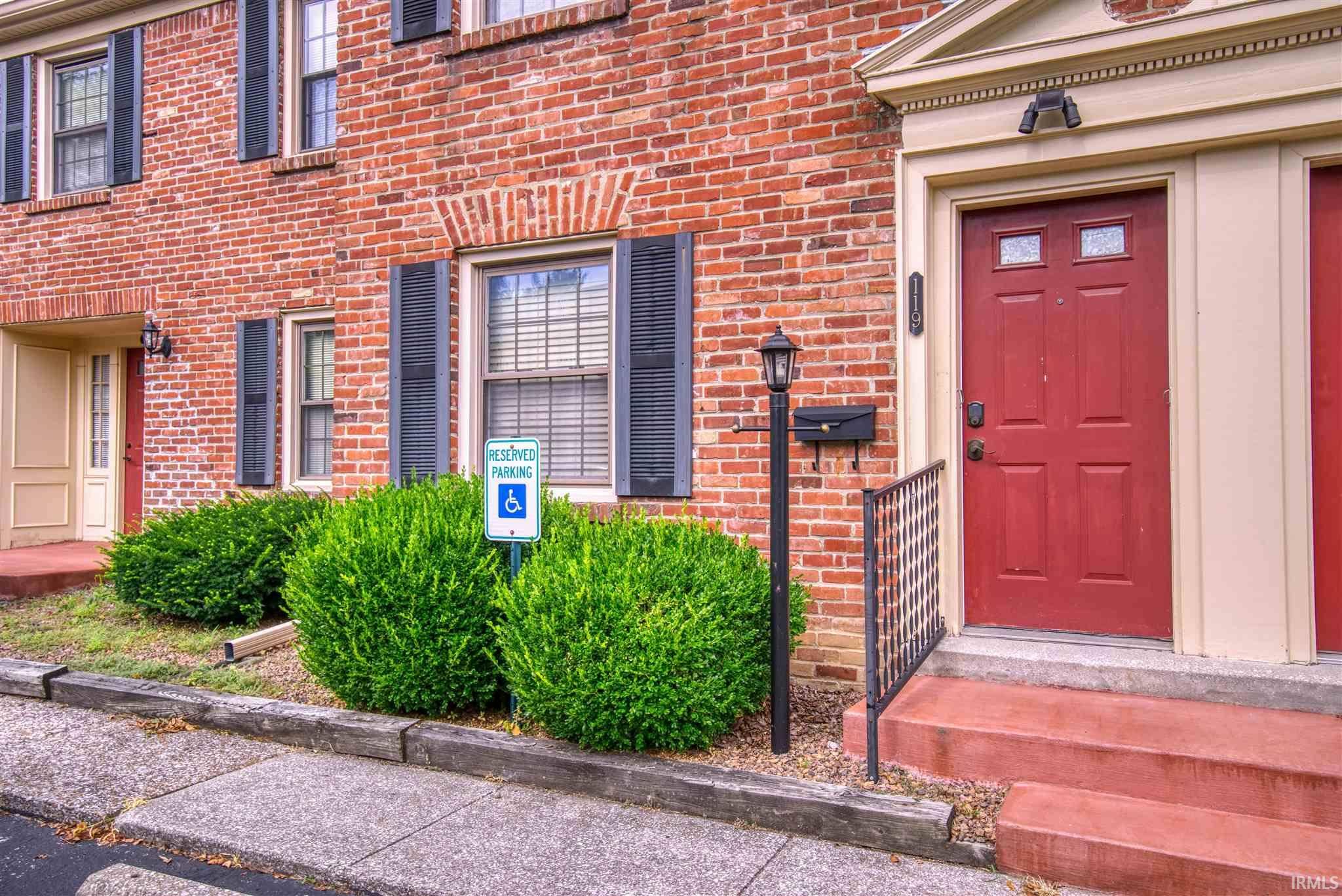 Evansville, IN 47715,119 Buckingham Drive