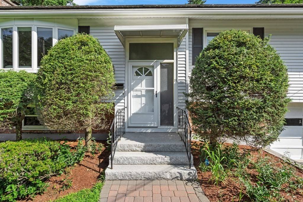 Sharon, MA 02067,19 Birchwood Circle