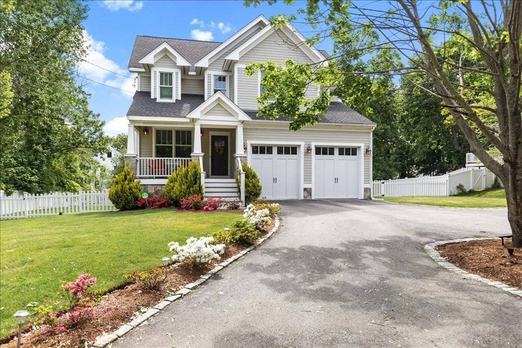 Hingham, MA 02043,8 Planters Ln