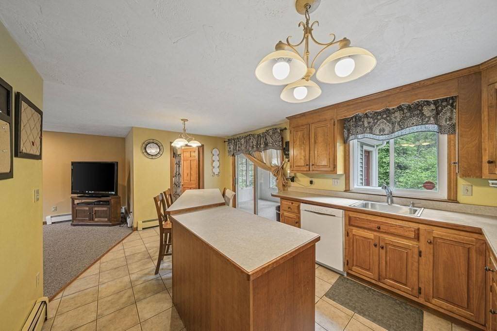 Norton, MA 02766,2 Erin Ln