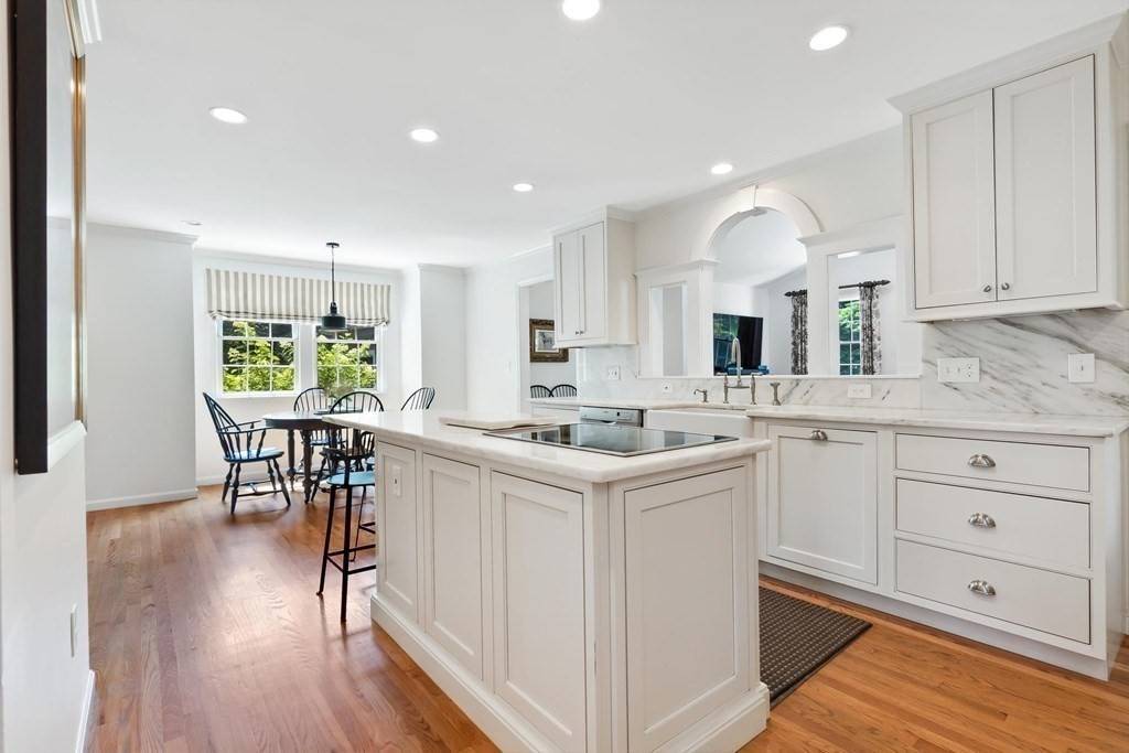 13 Old Planters Rd, Beverly, MA 01915