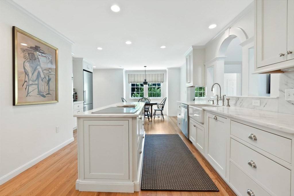 13 Old Planters Rd, Beverly, MA 01915