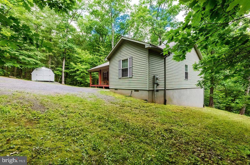 Mount Jackson, VA 22842,208 HEMLOCK ST