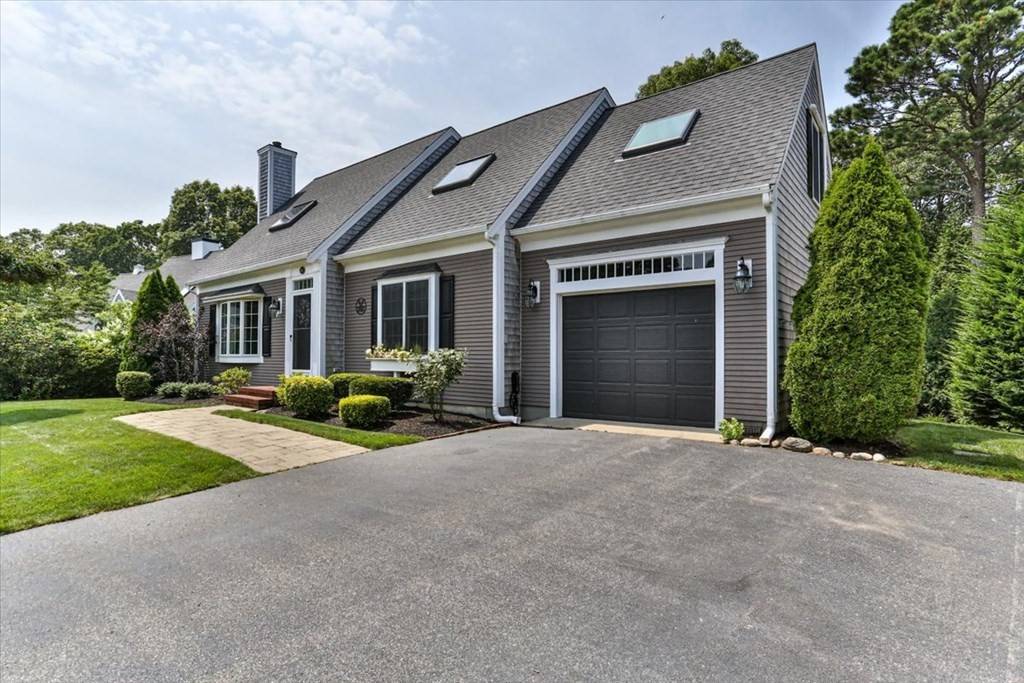 Barnstable, MA 02601,17 Starbeam Ln