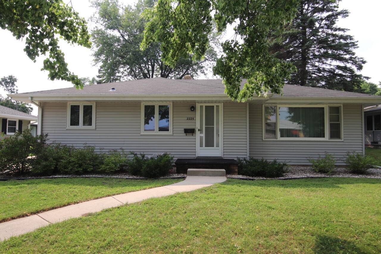 Appleton, WI 54914,2225 N Locust St