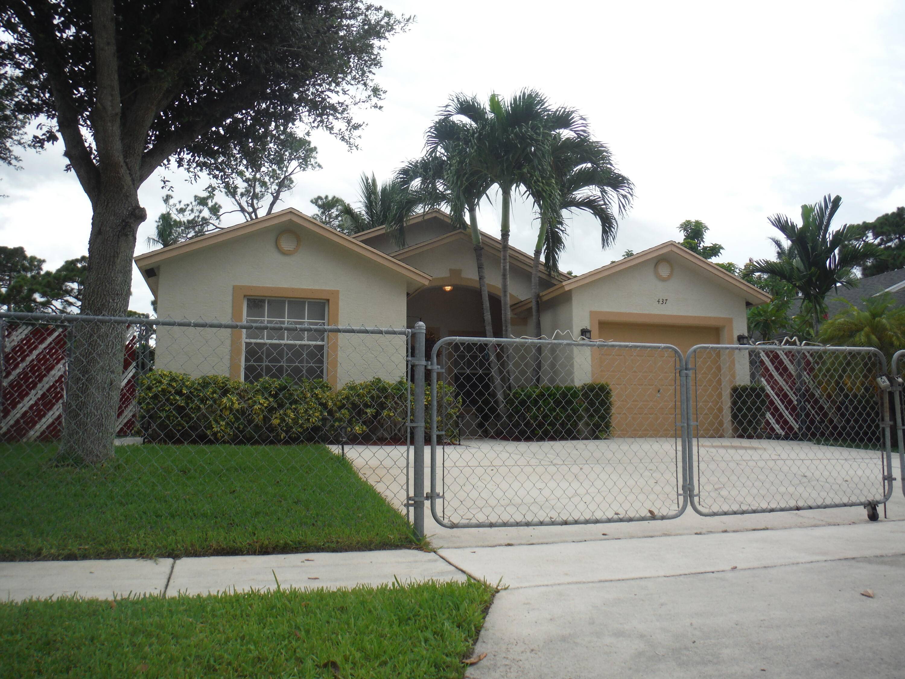Greenacres, FL 33463,437 Broward AVE