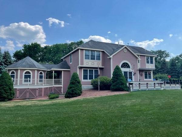 Dunstable, MA 01827,15 Dogwood Ln