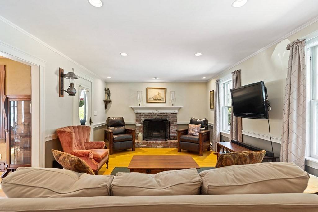 Boxford, MA 01921,723 Main Street