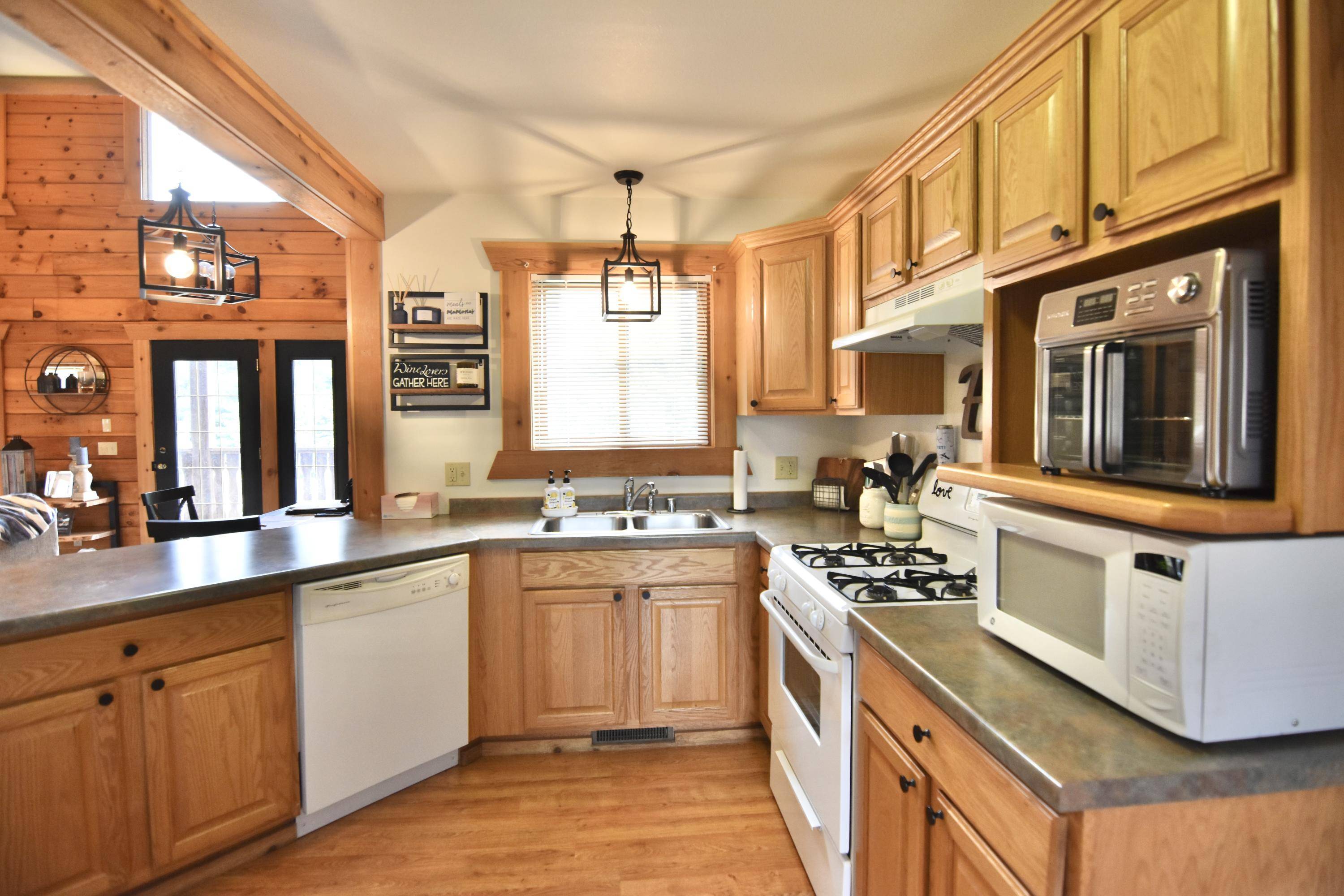 Warrens, WI 54666,346 Hilltop Cir