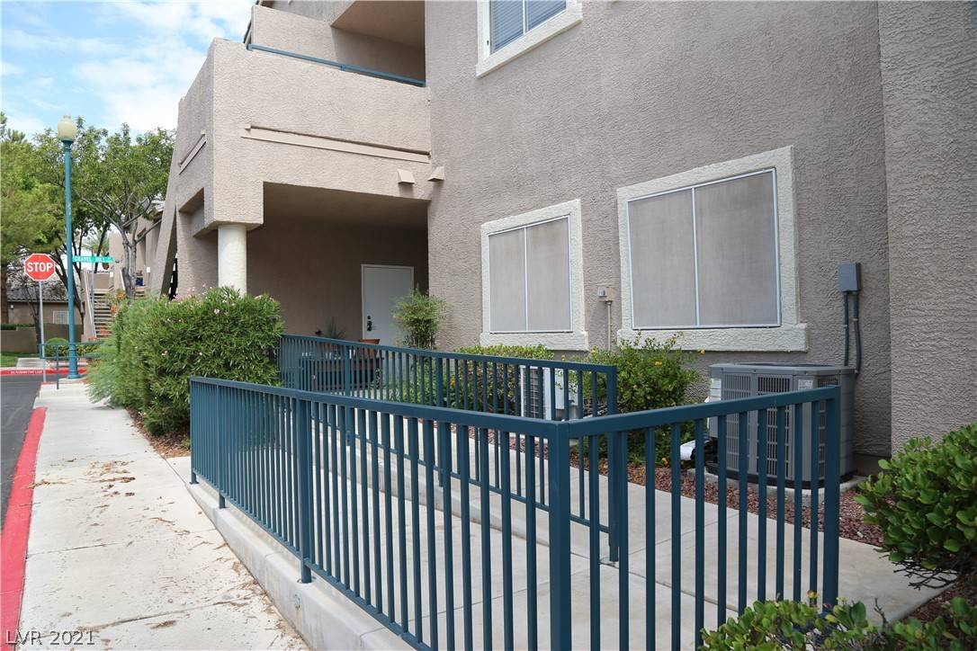 Las Vegas, NV 89117,2052 Gravel Hill Street #106