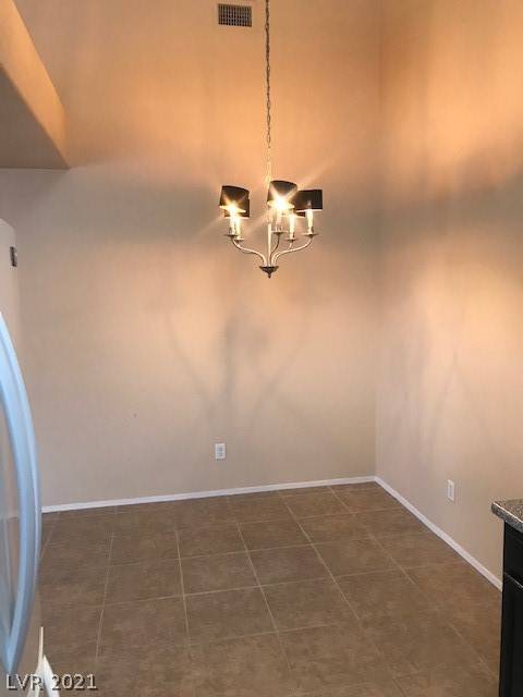 Las Vegas, NV 89117,2101 Quartz Cliff Street #207