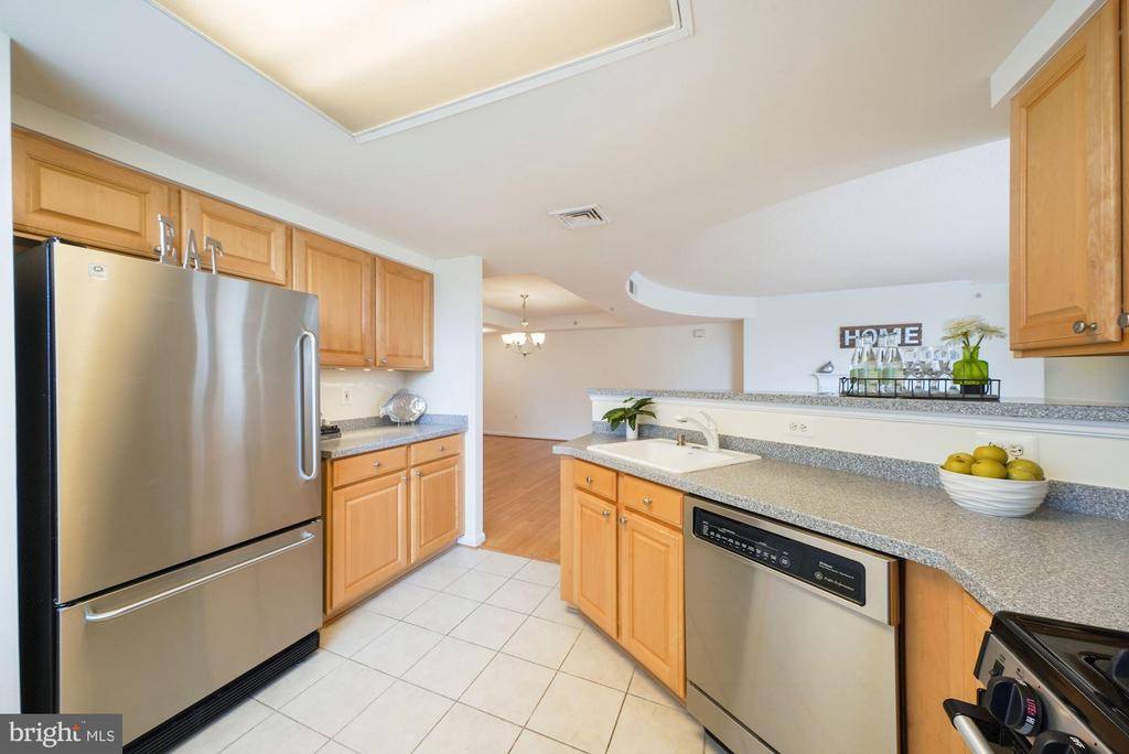 Arlington, VA 22203,3830 9TH ST N #301W