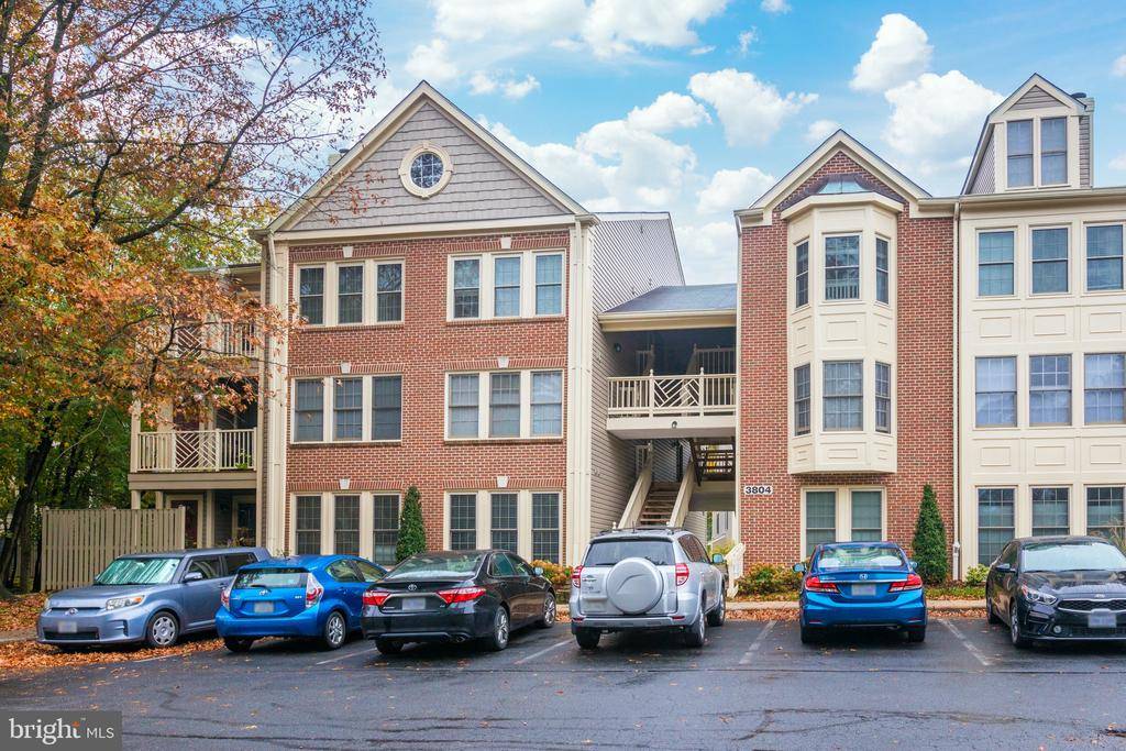 Fairfax, VA 22033,3804 RIDGE KNOLL CT #302-A