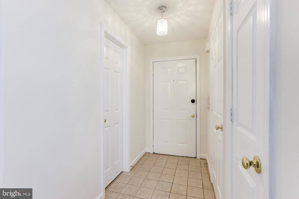 Fairfax, VA 22033,3804 RIDGE KNOLL CT #302-A