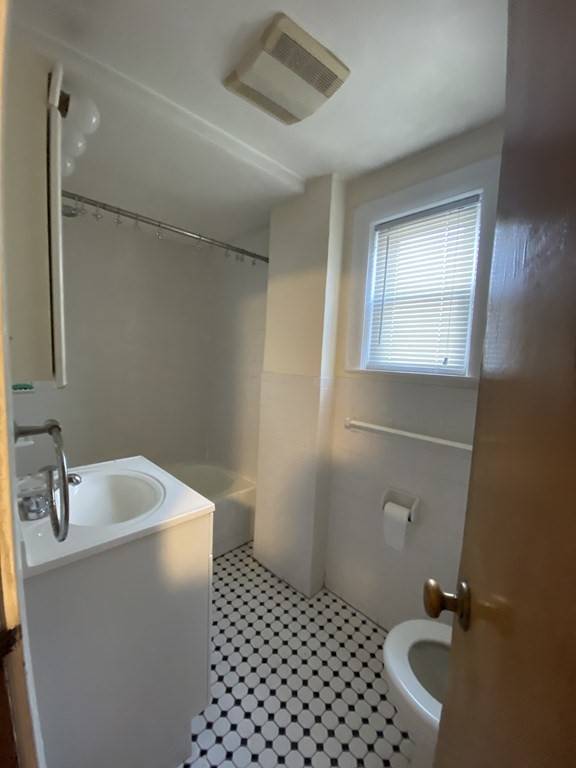 Cambridge, MA 02141,33 Sciarappa St ##2R