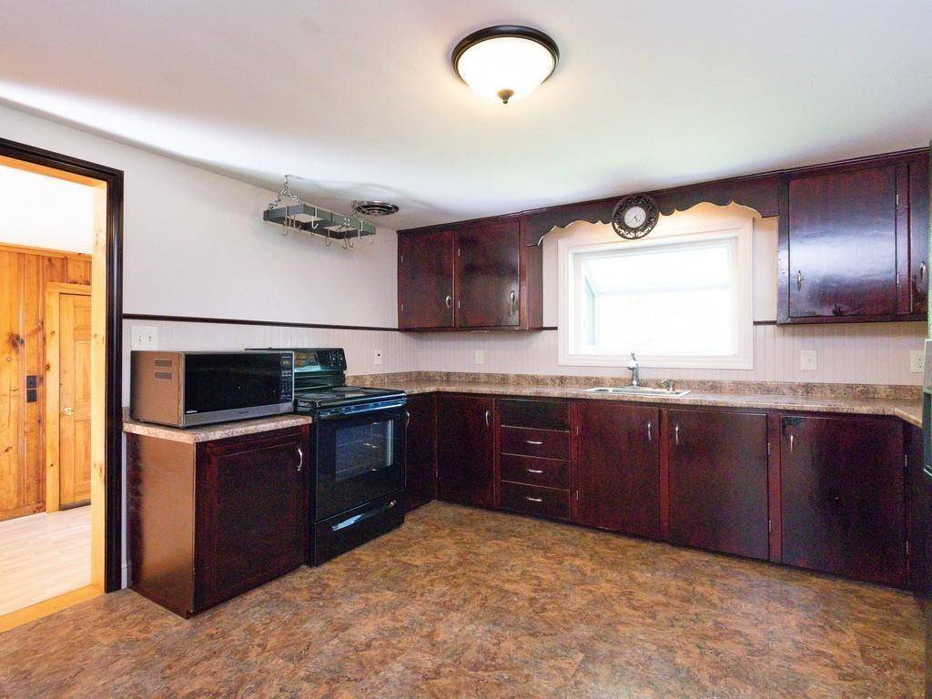 Ashland, MA 01721,17 Longhill Rd