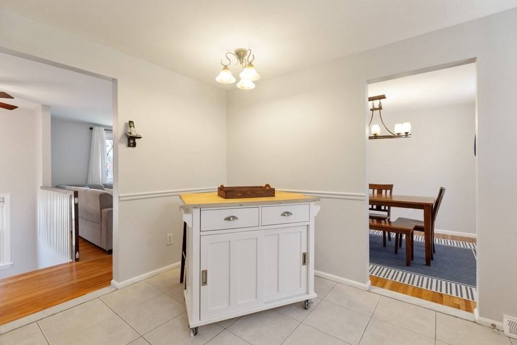 Ashland, MA 01721,10 Wayside Lane