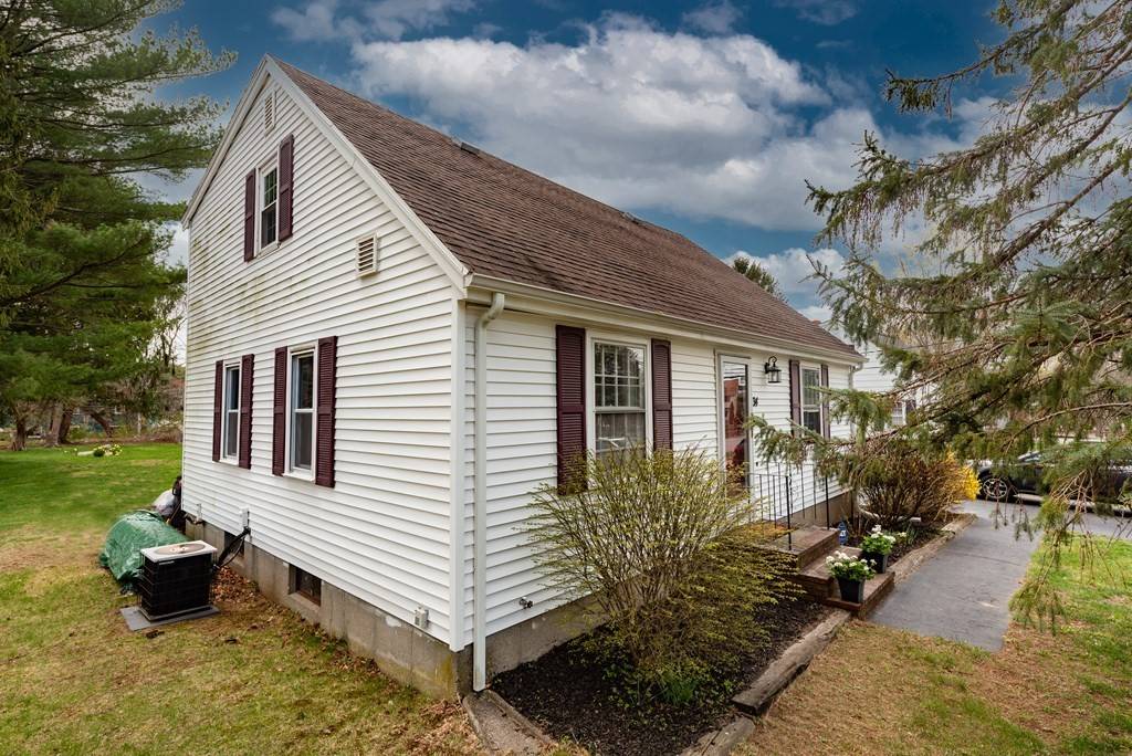 Taunton, MA 02718,34 Pinehill St