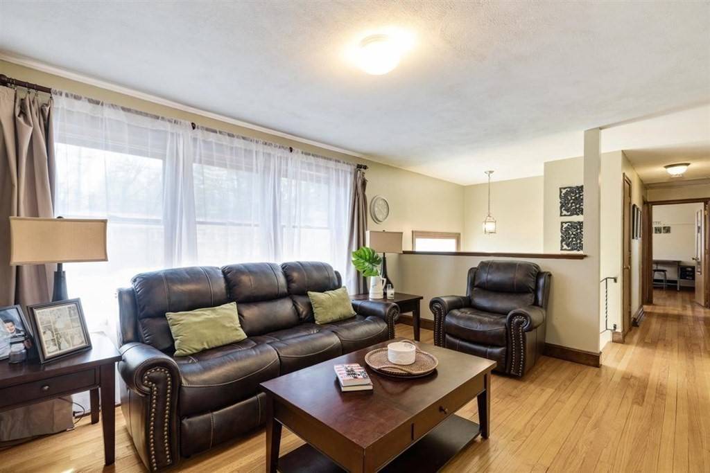 Franklin, MA 02038,7 Dartmouth Rd.