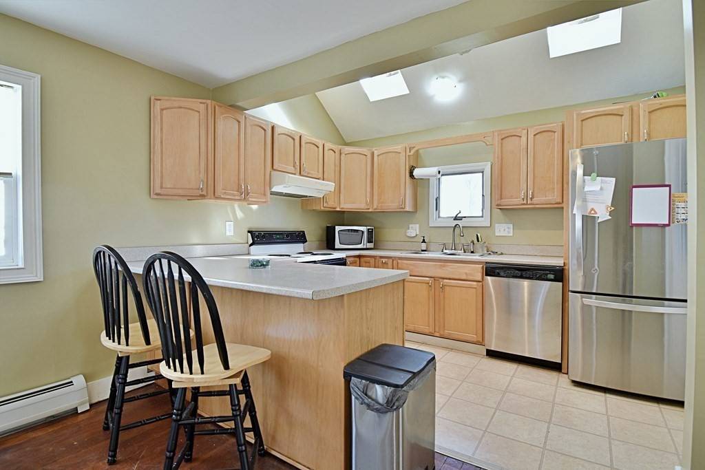 Westfield, MA 01085,24 Russell Rd