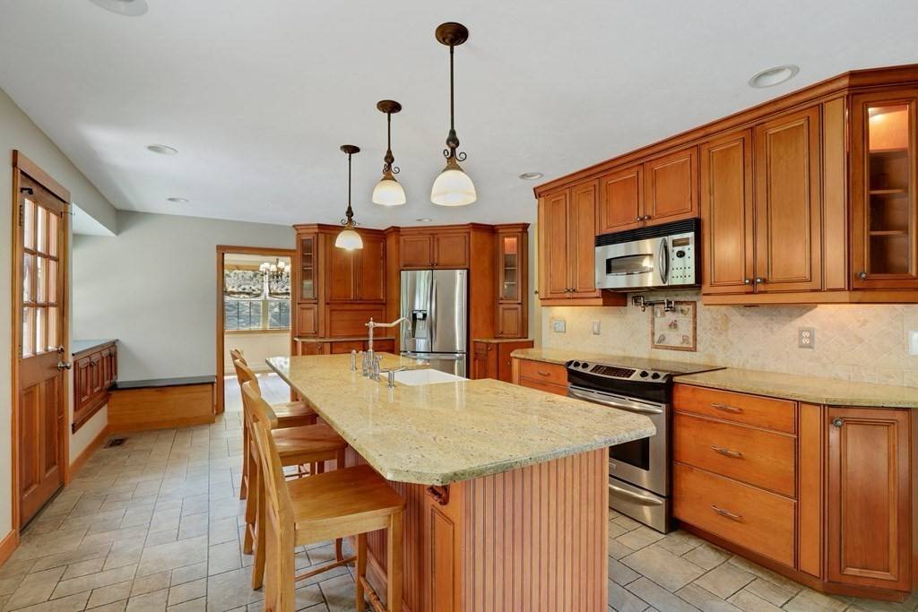 Sutton, MA 01590,7 Apple Ridge Rd
