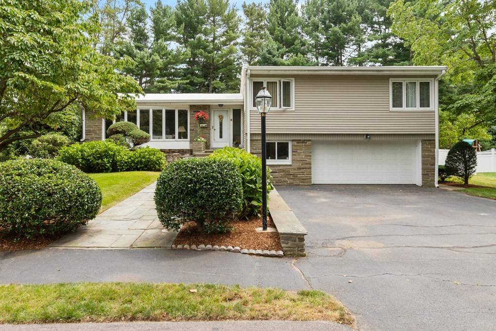 Lynnfield, MA 01940,8 Bishops Ln