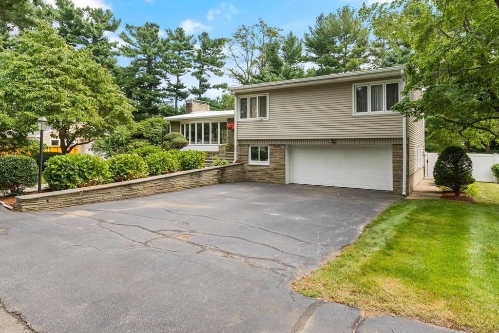 Lynnfield, MA 01940,8 Bishops Ln