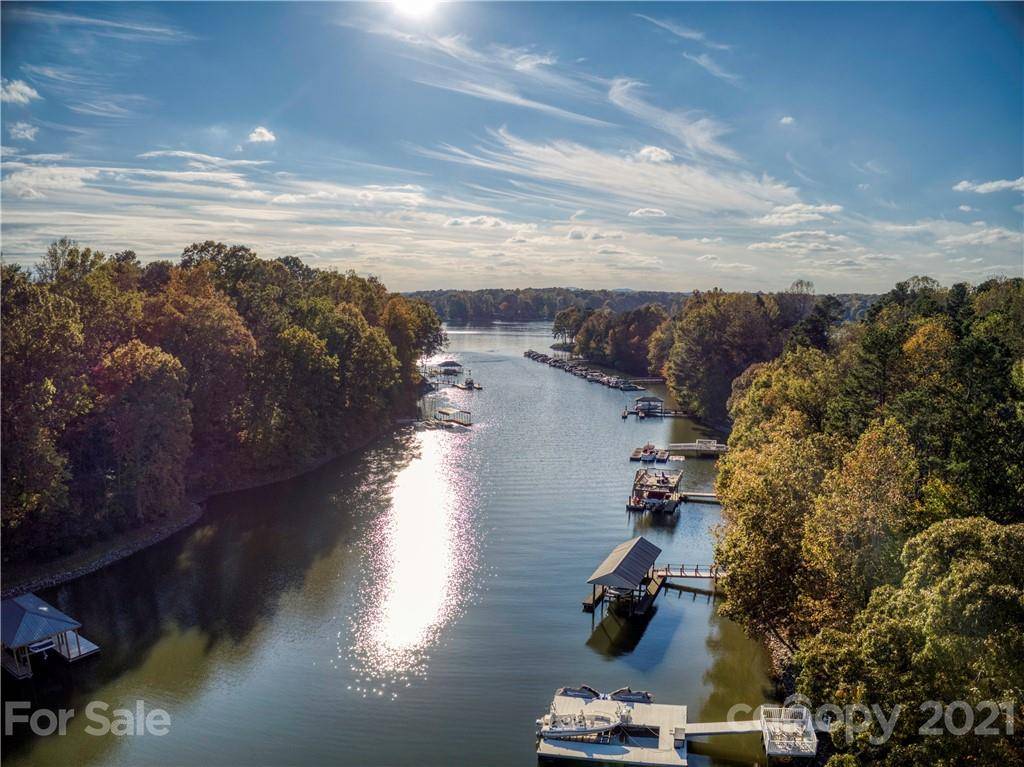 Mooresville, NC 28117,152 Fox Hunt Drive #5