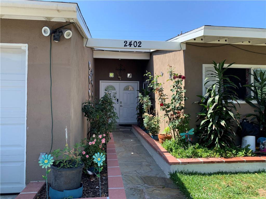 Santa Ana, CA 92703,2402 Mark ST