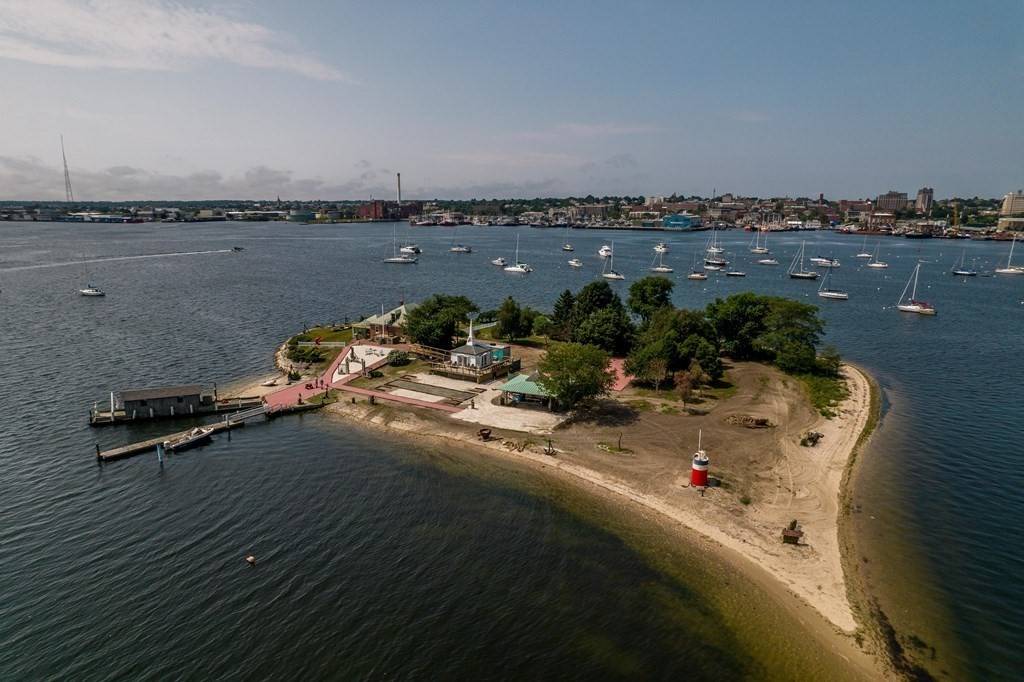 Fairhaven, MA 02719,1 Crow Island