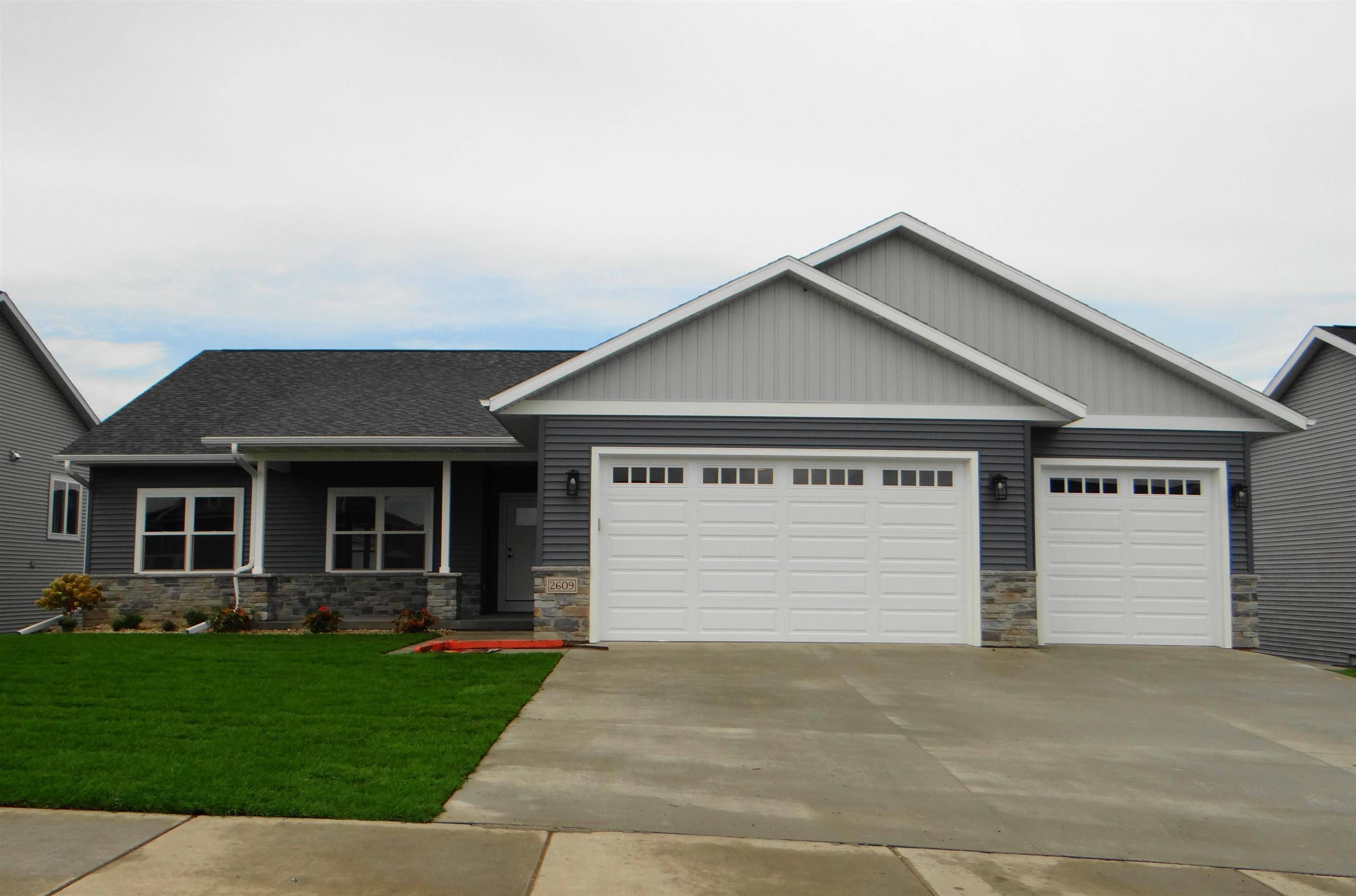 2609 Holstein Ln, Fitchburg, WI 53711