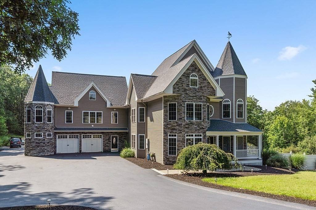 Hudson, NH 03051,10 Woodland Dr