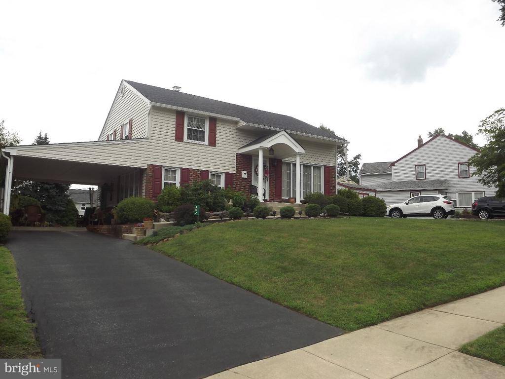 Aston, PA 19014,402 VIRGINIA LN