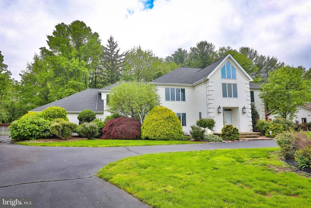 Huntingdon Valley, PA 19006,1868 AUTUMN LEAF LN